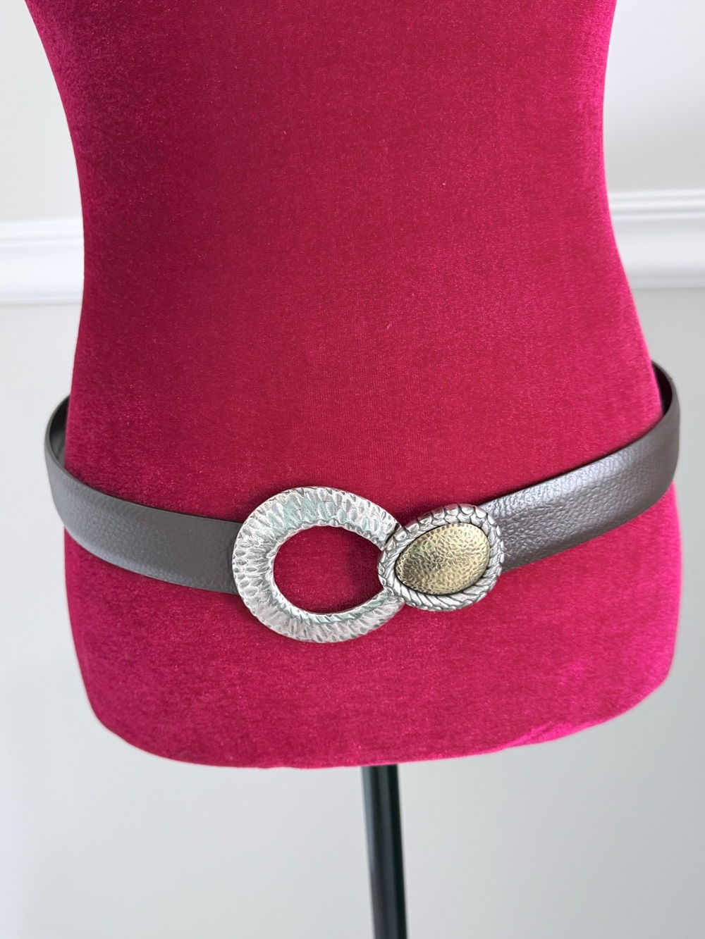 Chico's adjustable Two-Tone leather belt with Hammered Metal Interlock Buckle L